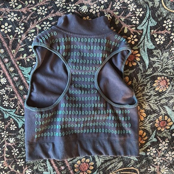 COPY - Fabletics Cropped Half-Zip Tank Top workout high neck sports bra size la… - Picture 2 of 3